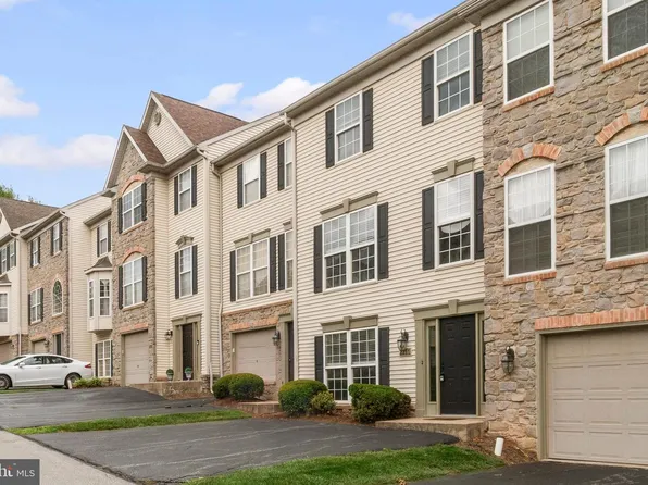 2711 Hunt Club Dr #62, York, PA 17402