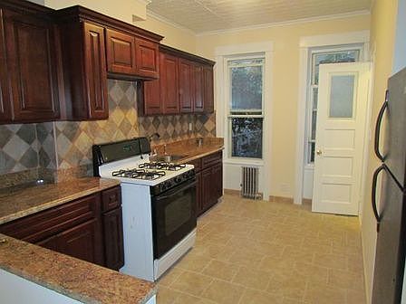 2nd image of 1853 Woodbine St