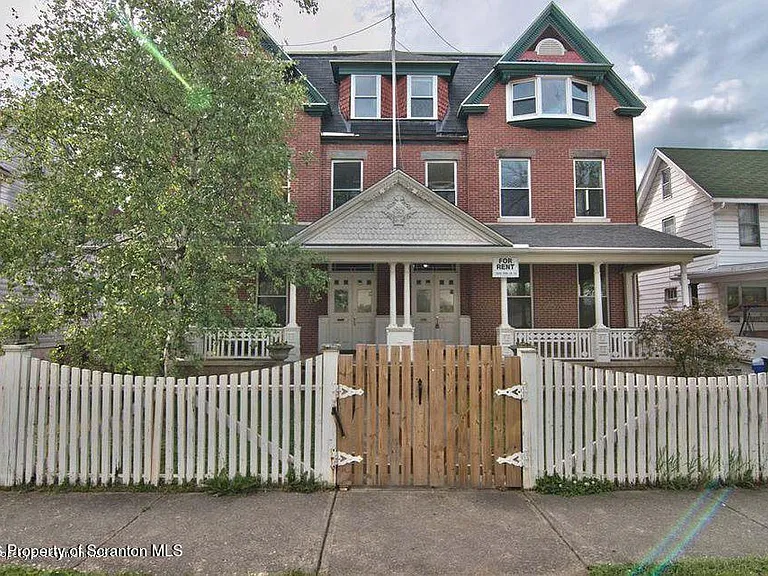 533 Quincy Ave — Photo 8