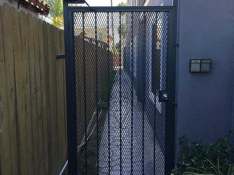 5037 Niagara Ave — Photo 14