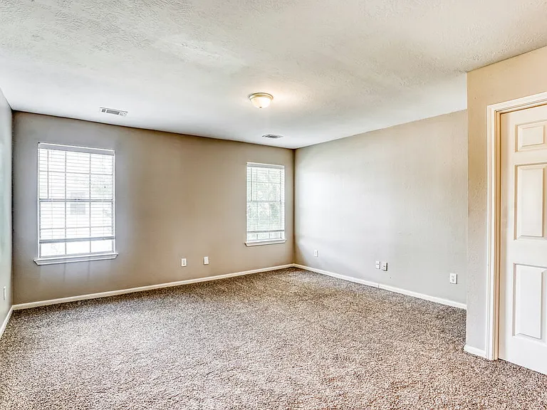 8206 Holmwood Dr — Photo 15