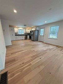 5th image of 531 Foundry St #531E