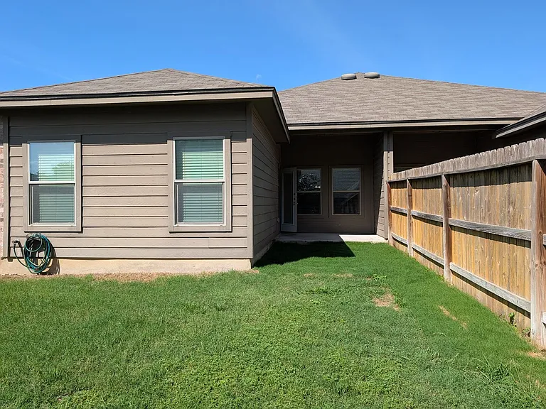 1227 Old FM 306 — Photo 13