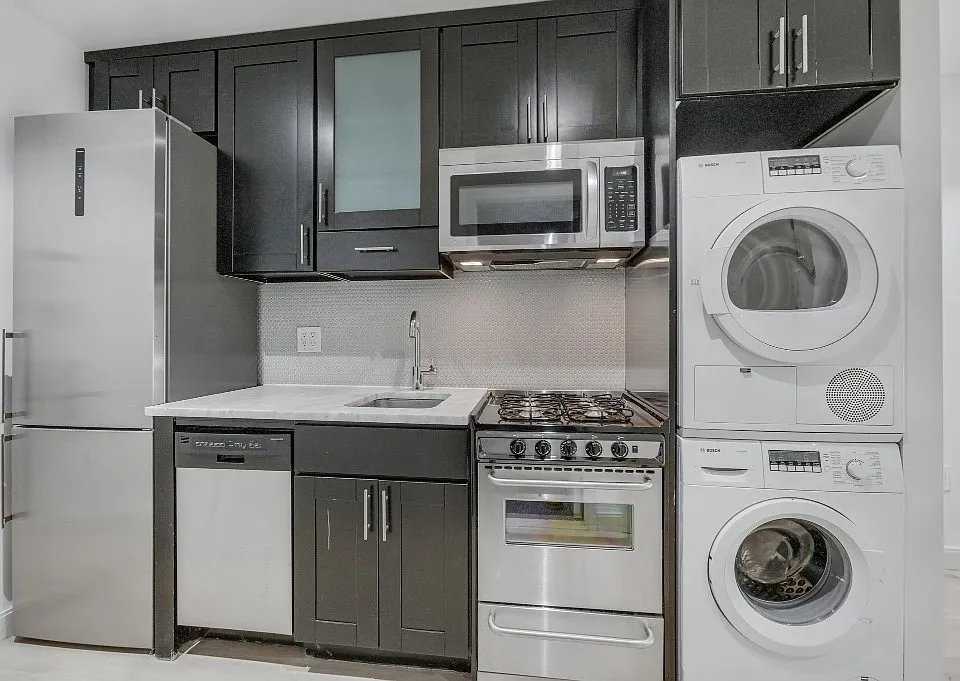 152 2nd Ave #3E