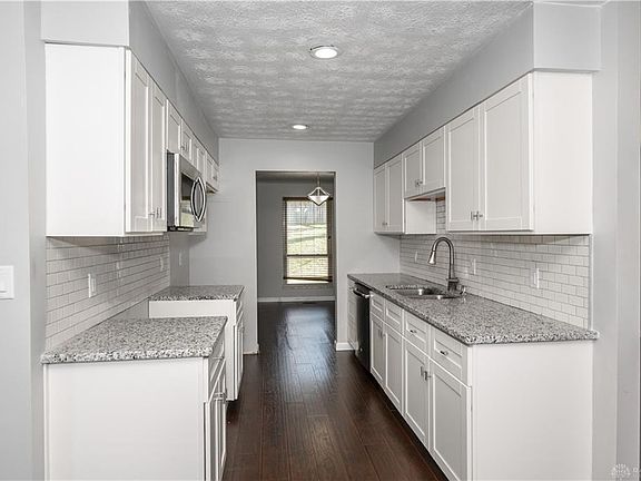 5th image of 718 Blackmoat Pl