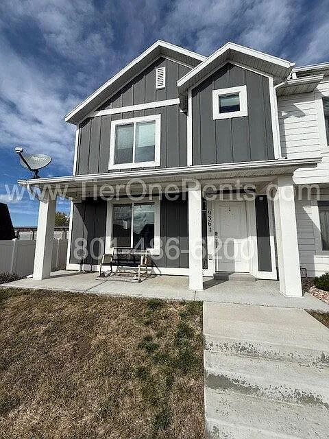 936 E Hercules Ct