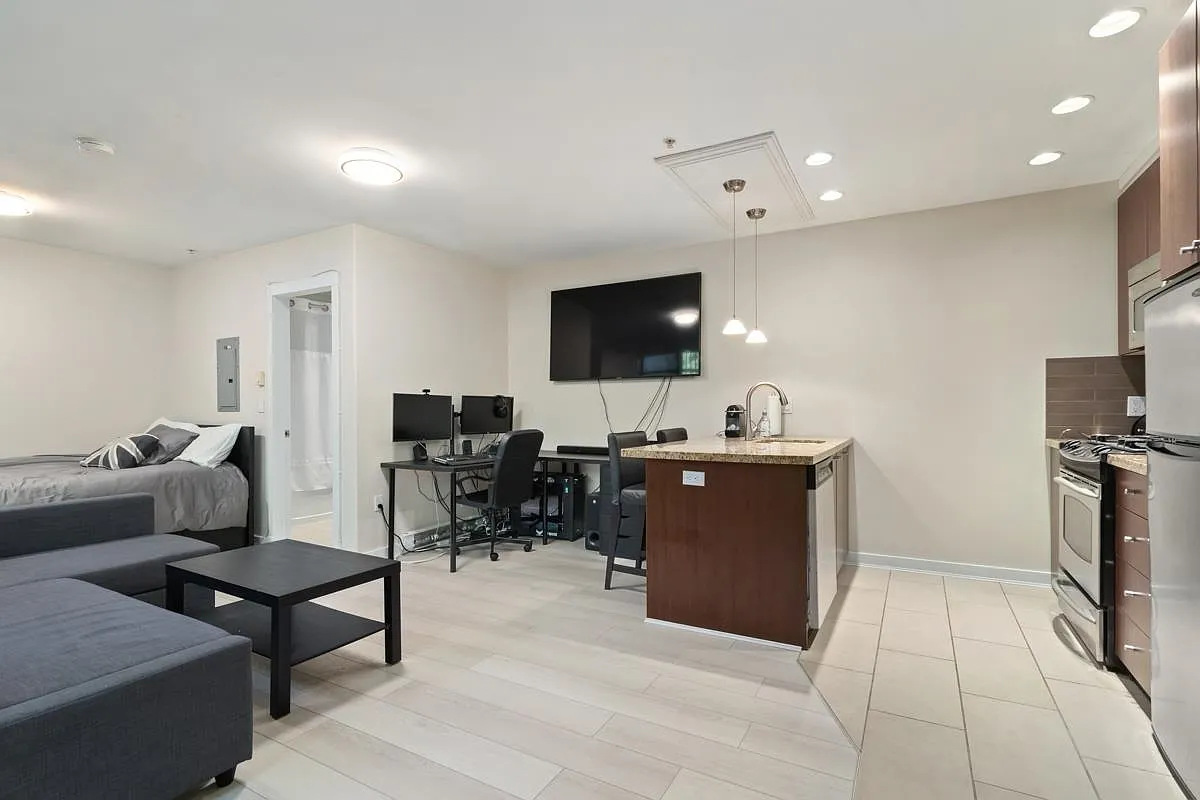 Studio, 476 sqft, $2,795 — Photo 3