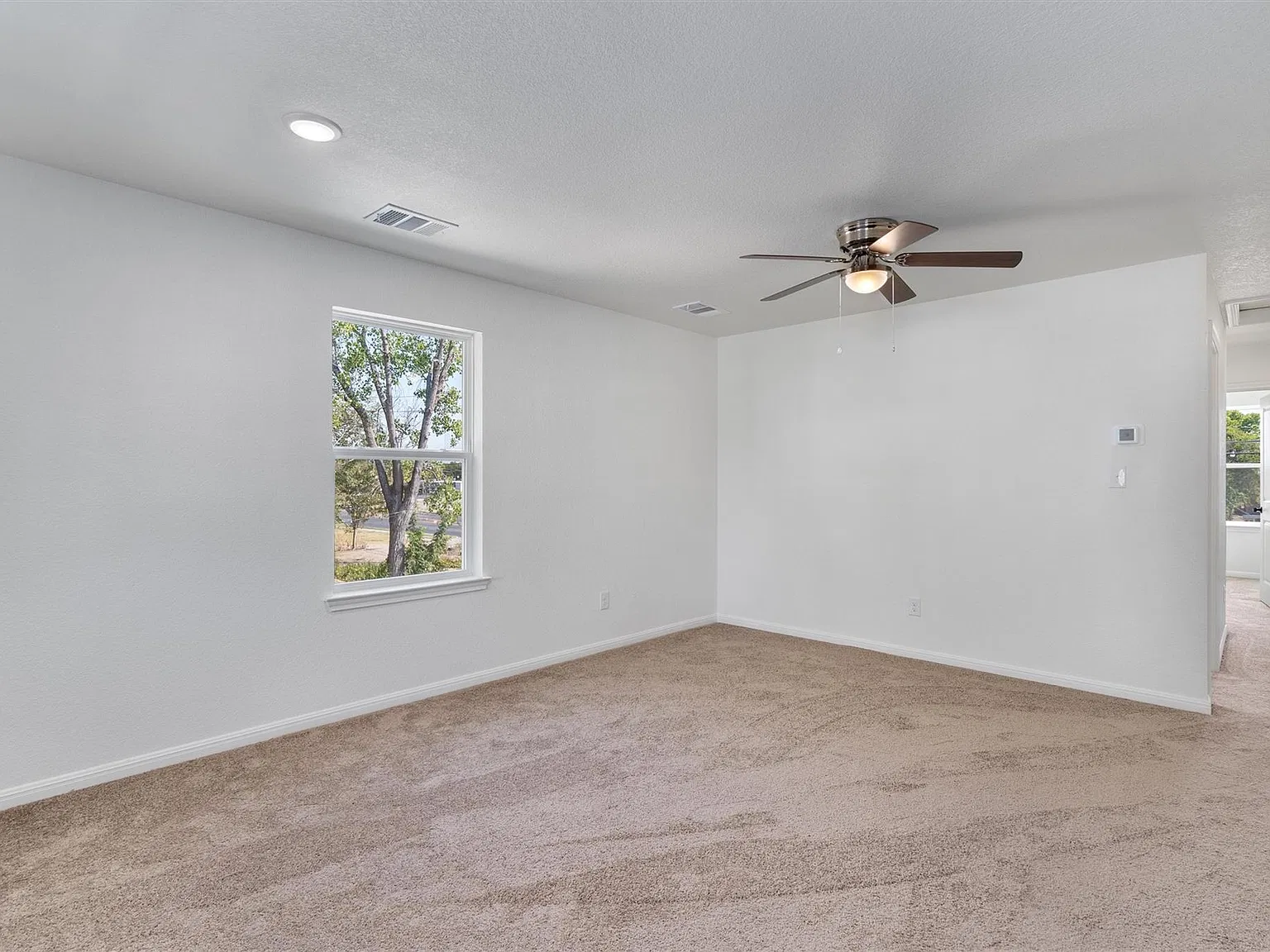 2 bed, 1.0 bath, 720 sqft, $1,200 — Photo 4