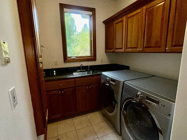 11707 Kestrel Rd — Photo 33