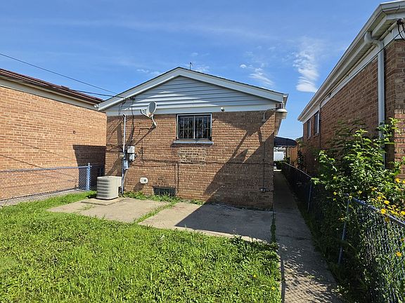 3rd image of 423 W 96th Pl