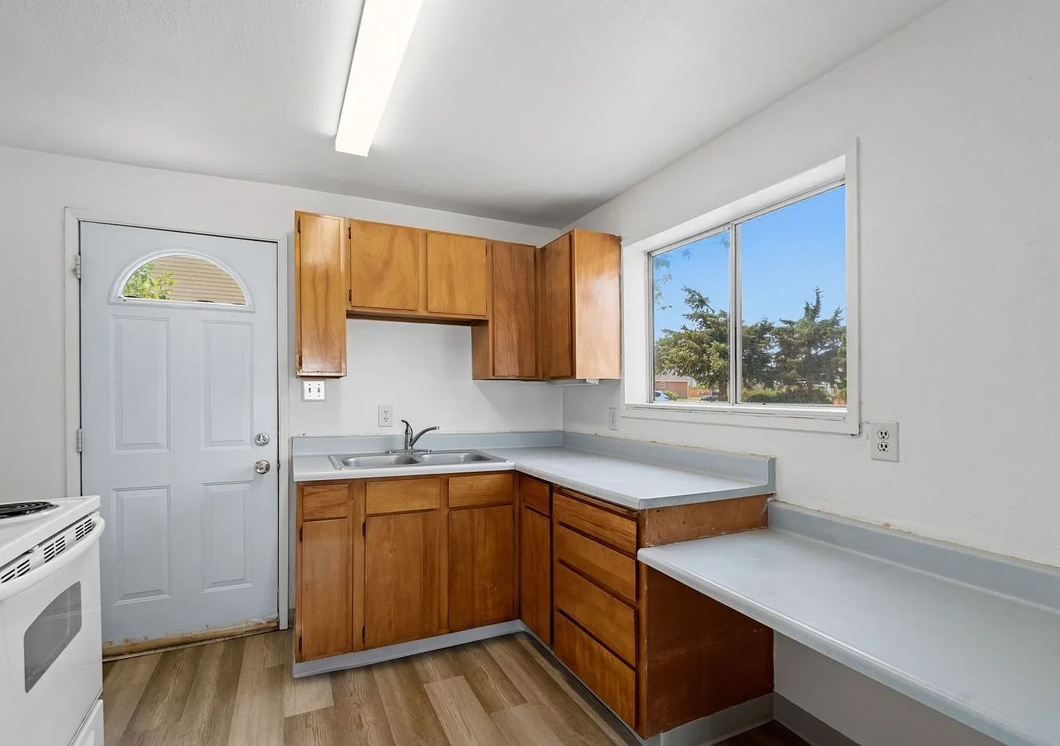 Beautifully Remodeled Home in Airway Heights! — Photo 3
