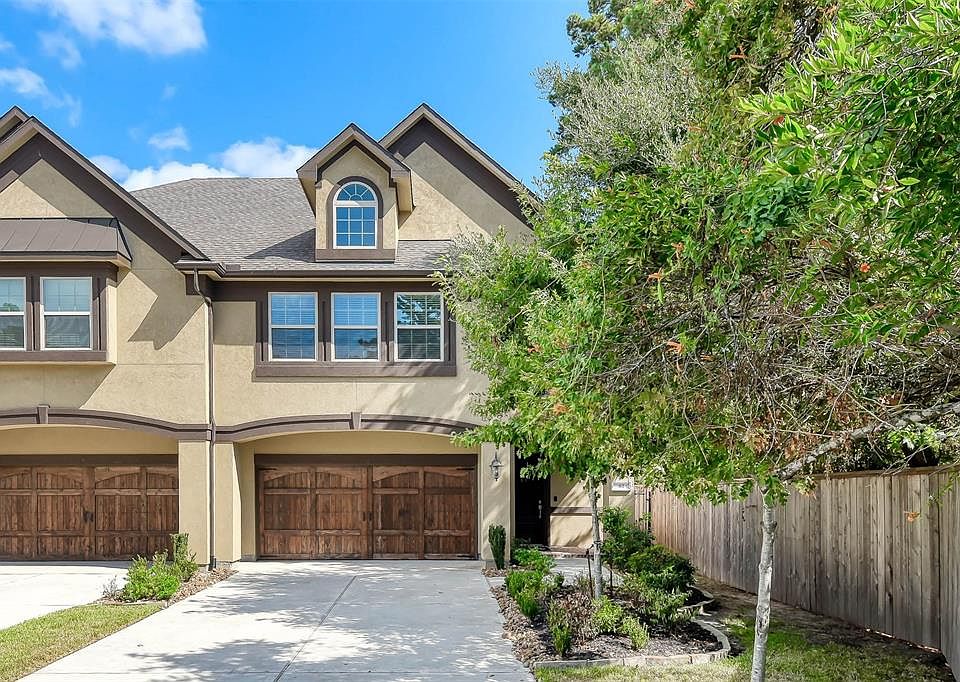 Great curb appeal on this never lived in Creekside townhome.
