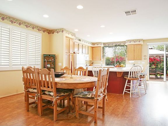 Open & Expansive Dining Room and Kitchen