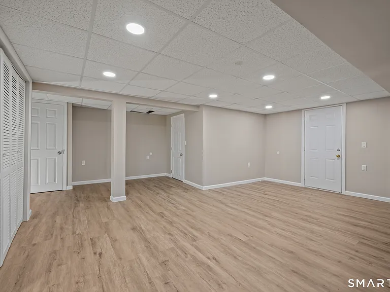 58 Jackson Ave — Photo 17
