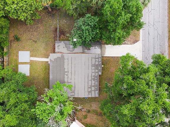 4th image of 1118 NE 10th Ave