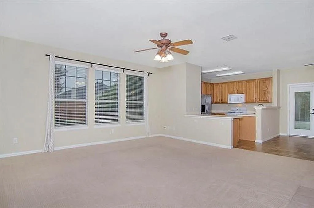 3 bed, 2.0 bath, 1605 sqft, $2,225 — Photo 4