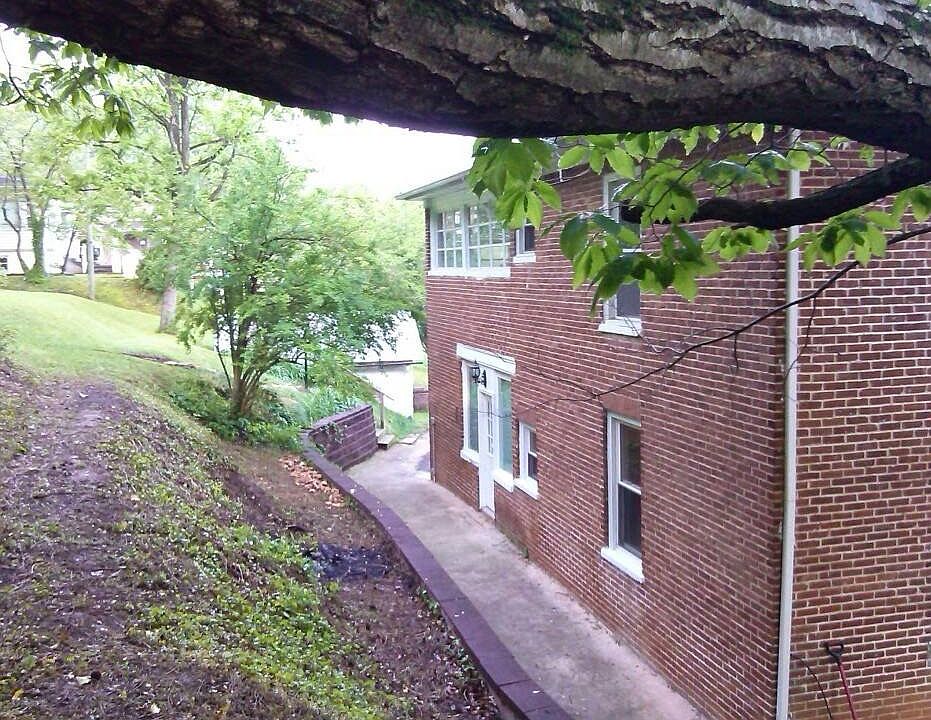 2nd image of 121 Dogwood Hill Rd