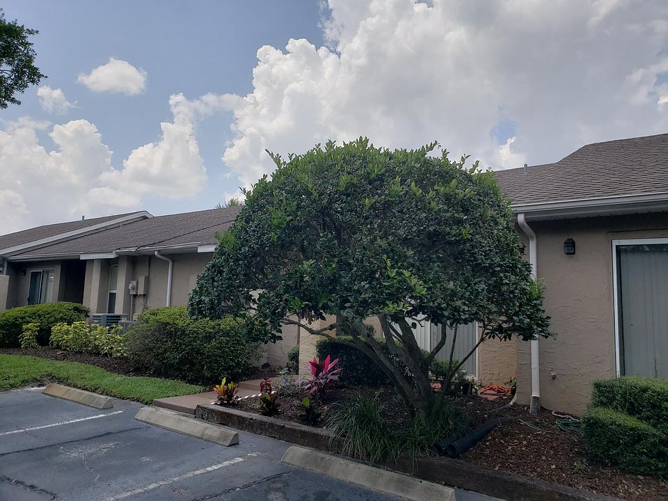 2nd image of 924 Pebble Creek Cir