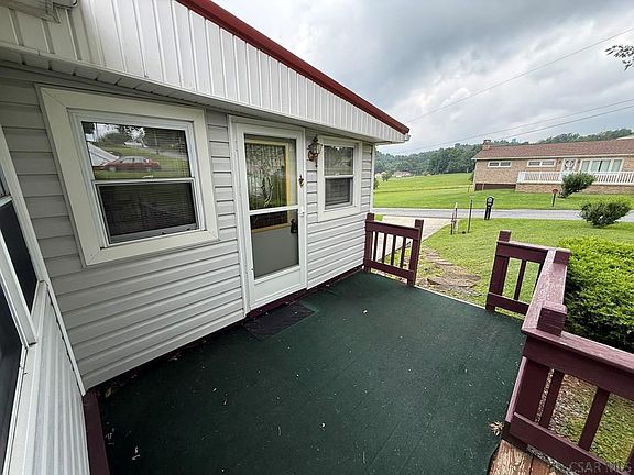 3rd image of 127 Buriak Rd