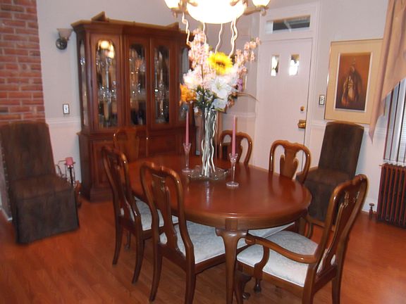 2nd image of 824 N Lombard St