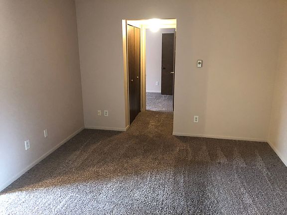 4th image of 3811 Sandhurst Dr APT 109
