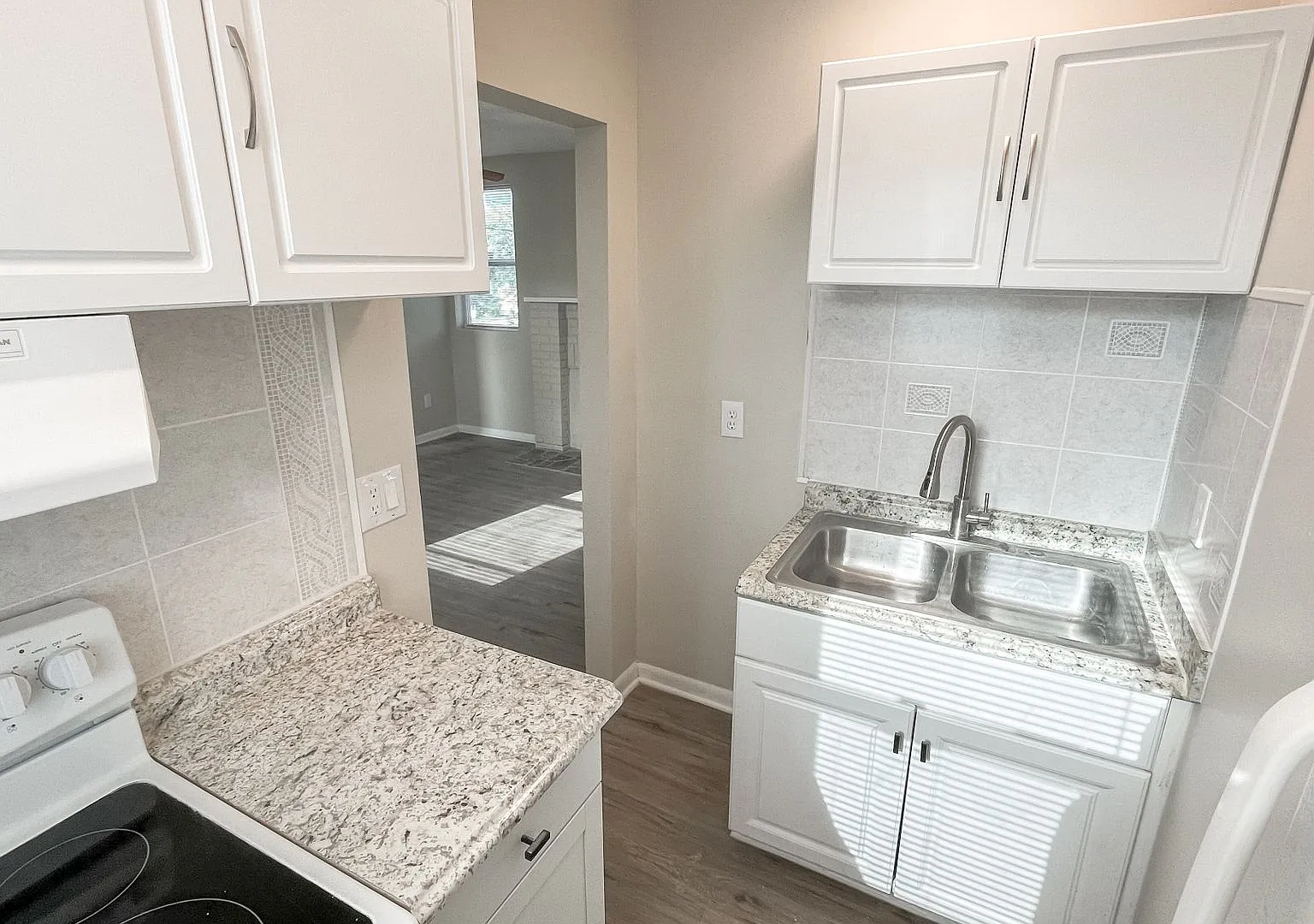 Tavares 1 Bed 1 Bath Apartment — Photo 2