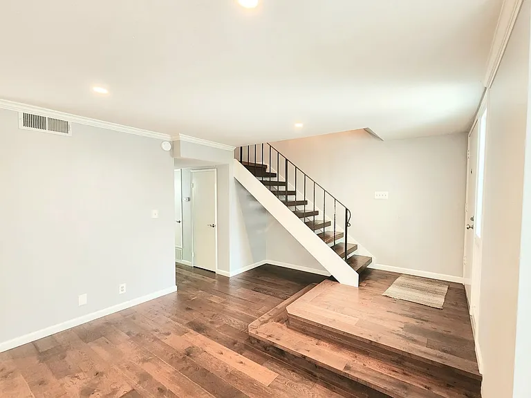 872 Cabot Ln — Photo 10