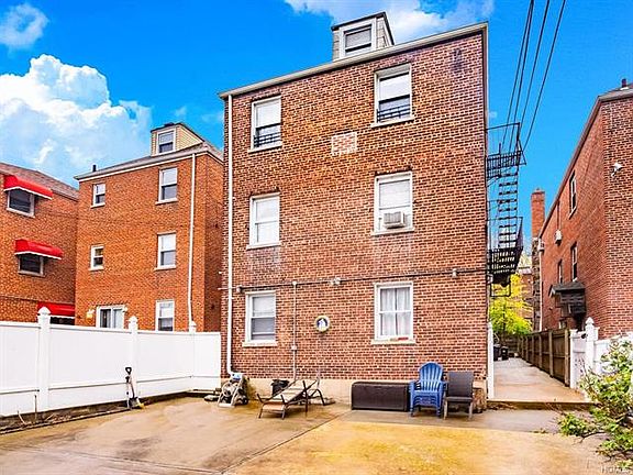 3rd image of 2337 Wallace Ave