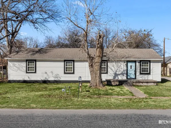 106 E Williams Dr, Burkburnett, TX 76354