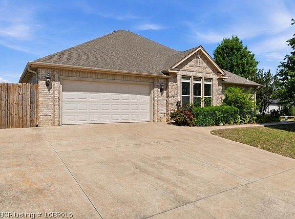 2nd image of 9004 Lakeside Way