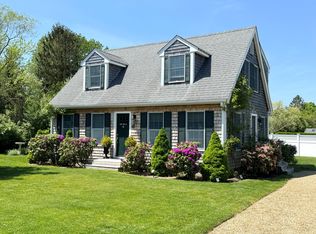 10 Lauras Way, Oak Bluffs, MA 02557