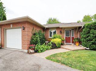 28 Reddington Dr #2, Caledon, ON L7E0E4