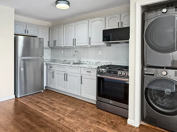 495 Maple Street image 1 of 17