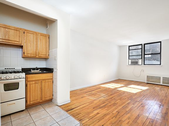 3rd image of 100 Sullivan St APT 2A