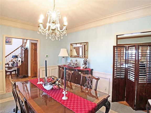 5th image of 6820 Mapleridge Cir NW