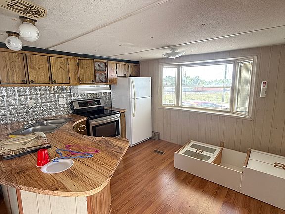 3rd image of 920 Boardwalk Ln #858