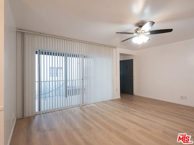 422 Arnaz Dr #7 — Photo 4