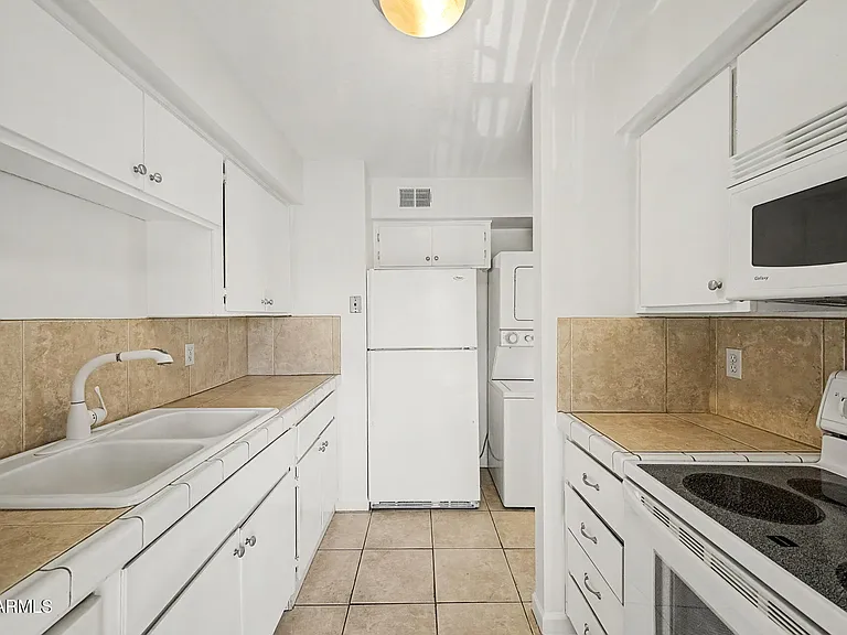 5227 N 24th St #201 — Photo 14