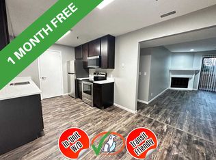 1340 Brook St APT J, Saint Charles, IL