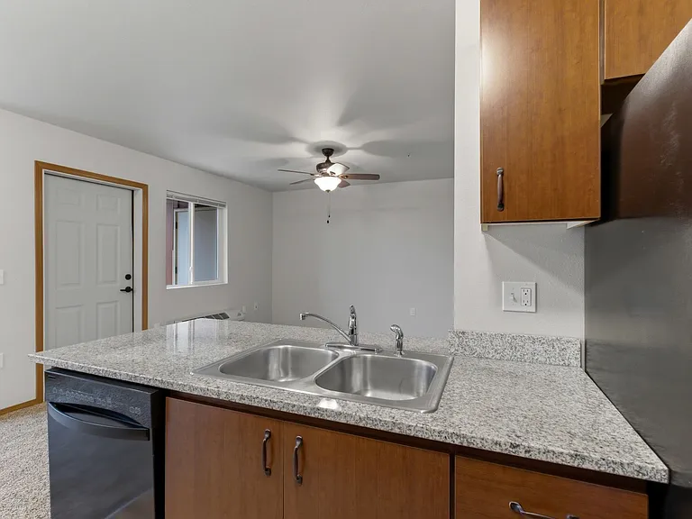 Oak Springs Apartments — Photo 32
