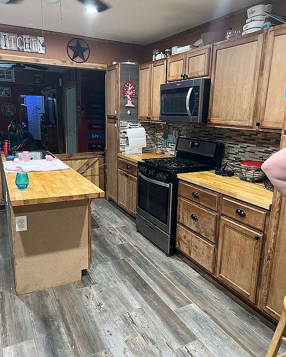 1st image of 121 Carolyn Ln