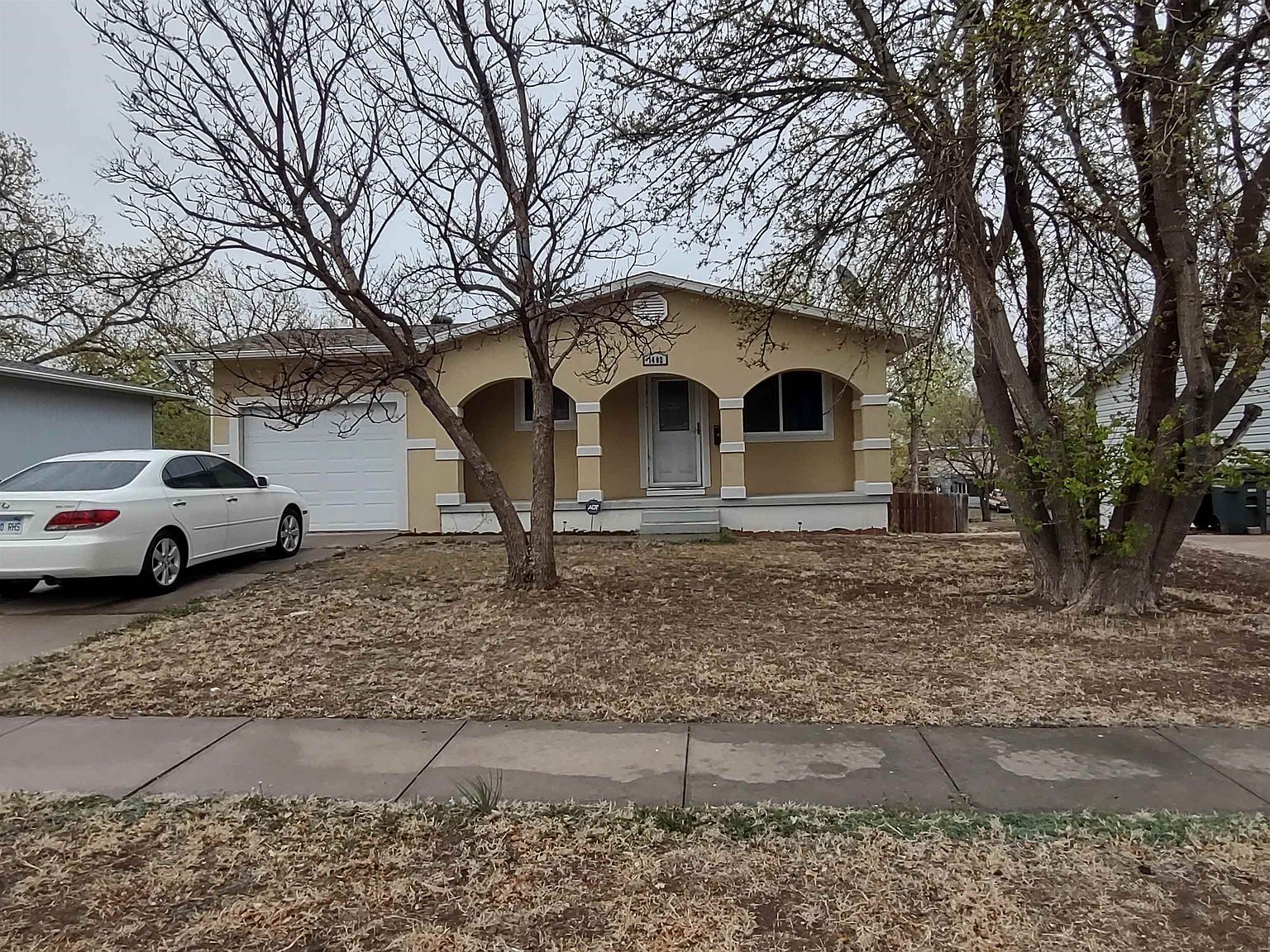 1402 10th Ave, Dodge City, KS 67801 Zillow