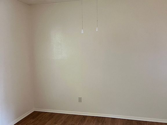 4th image of 213 Skyway Dr #3