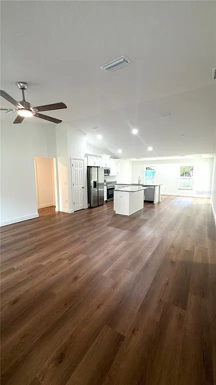 3 bed, 2.0 bath, 1559 sqft, $2,300 — Photo 2