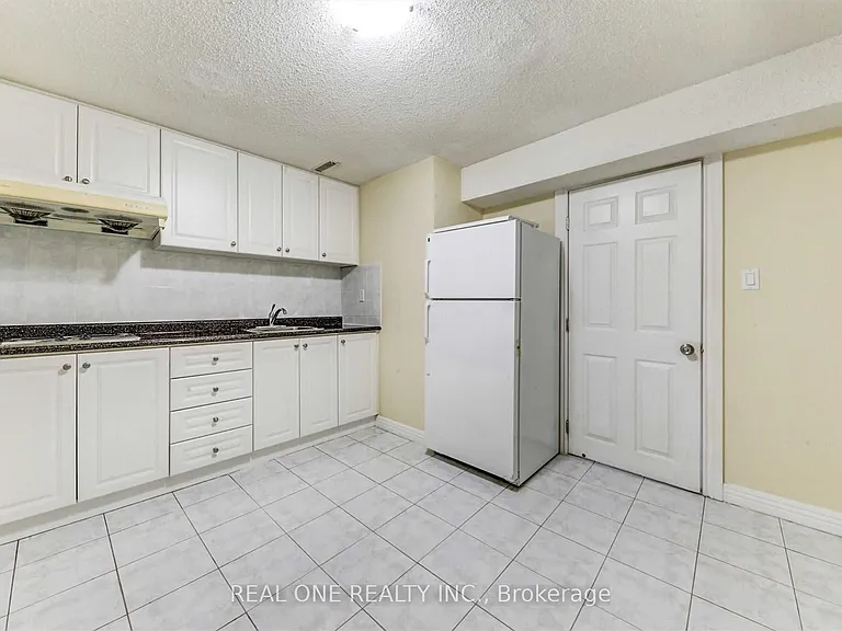 2 Maitland Dr — Photo 12
