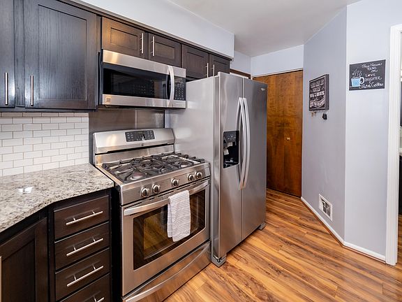 4th image of 2490 Fairgrove St