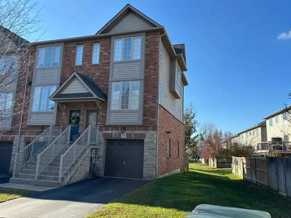 15 Chapman Ln, Hamilton, ON L9G 0A5