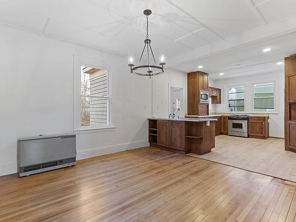 2nd image of 9 Charles St