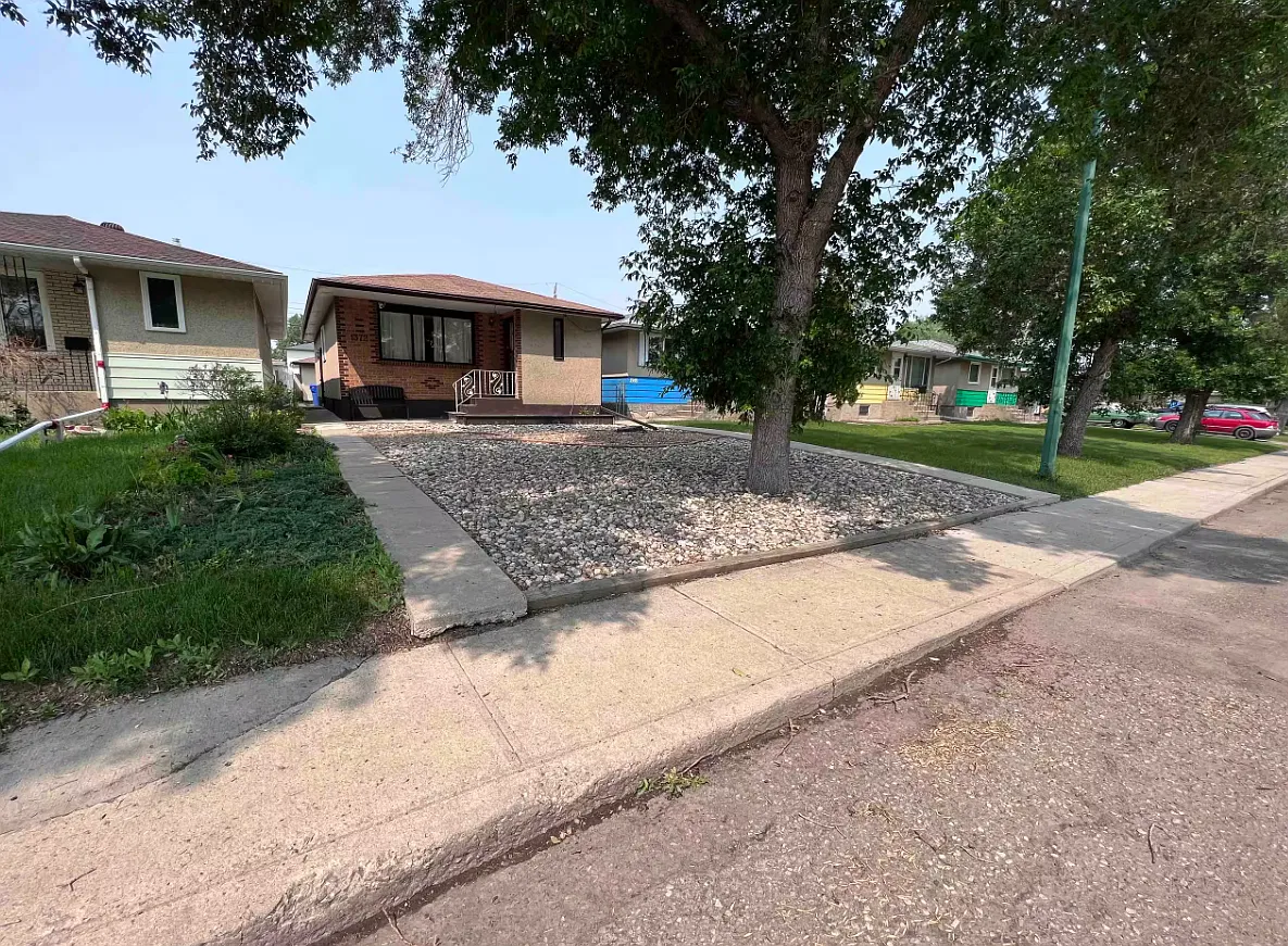 1376 Rupert Street Regina — Photo 1