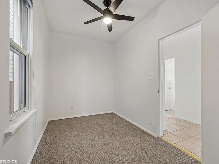 1637 W Barry Ave #1 — Photo 7